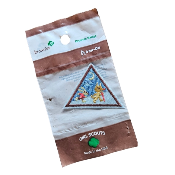 Brownie badge requirement booklet - badge included - Picture 3 of 4